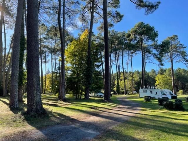 Campsite Camping Du Val De L'eyre *